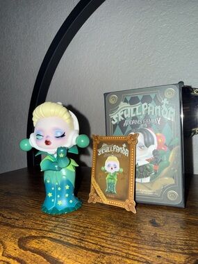 Skull Panda Addams Family - Great Aunt Sloom